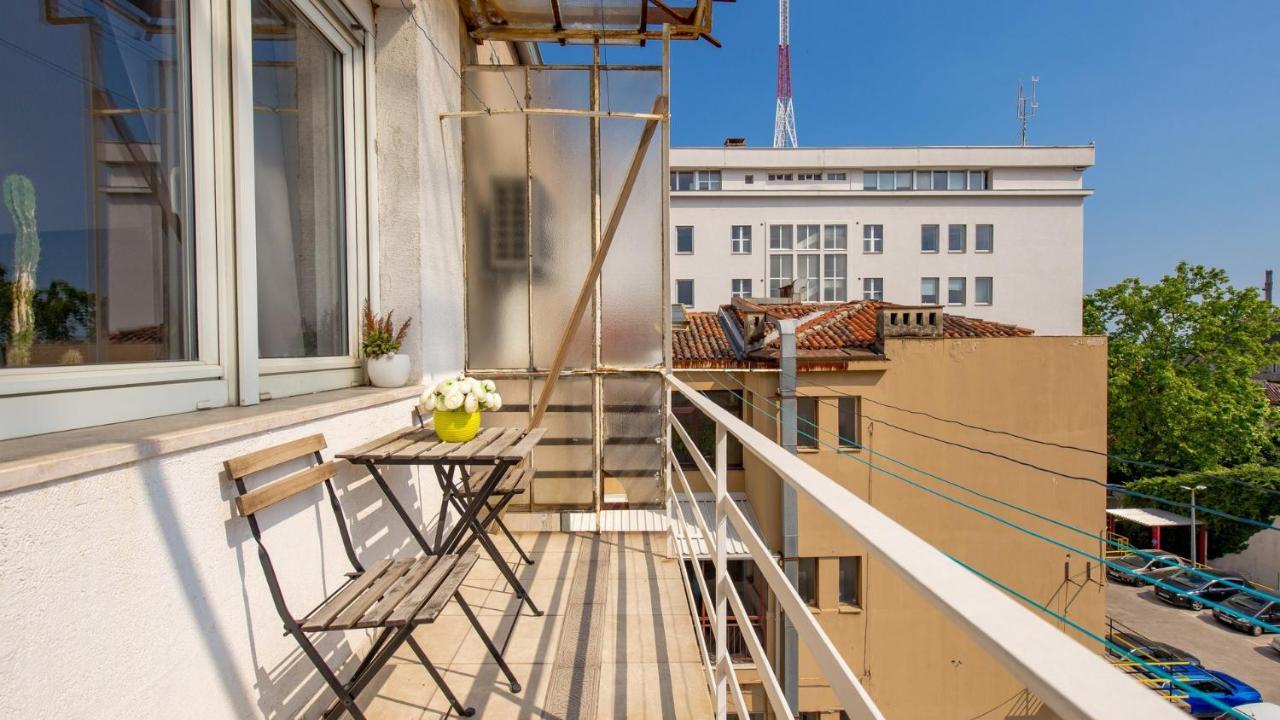 Beautiful Downtown Apartment *