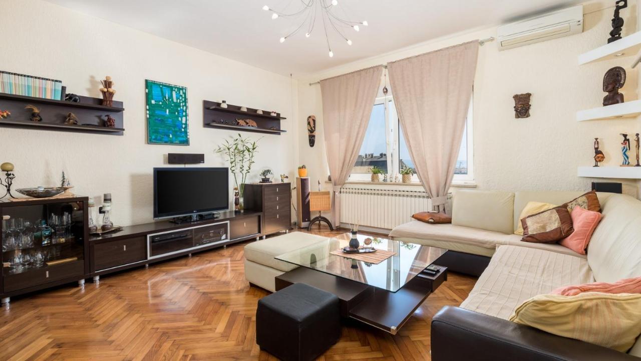 Beautiful Downtown Apartment *